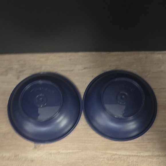 NWT Tupperware two Blue Servalier cereal/ Salad bowls with Lids 890 and 808 - Picture 7 of 9